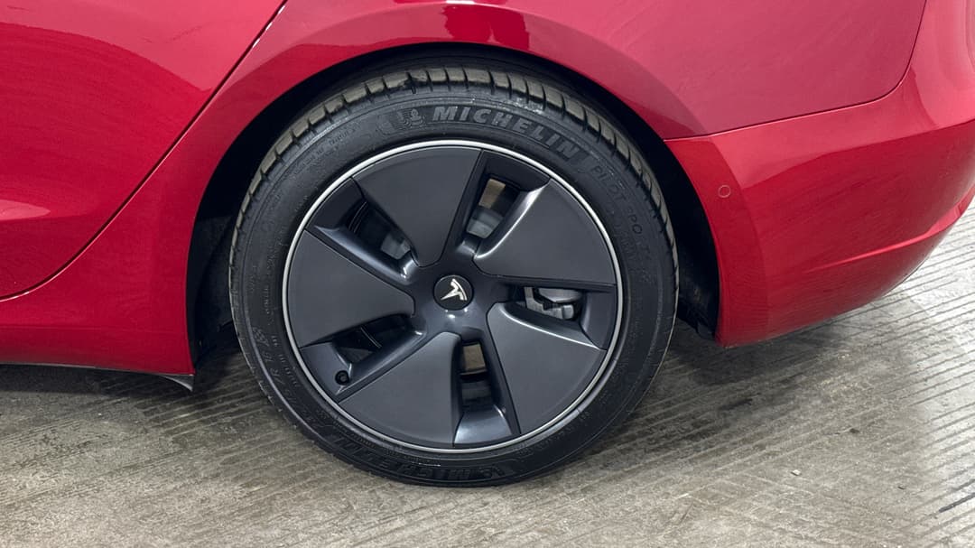 2021 Tesla Model 3 Standard Range Plus RWD, Automatic, 52458 km, Left Rear Wheel