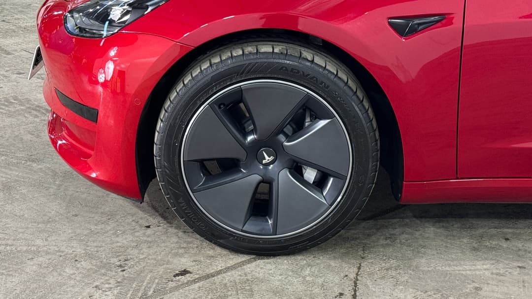 2021 Tesla Model 3 Standard Range Plus RWD, Automatic, 52458 km, Left Front Wheel