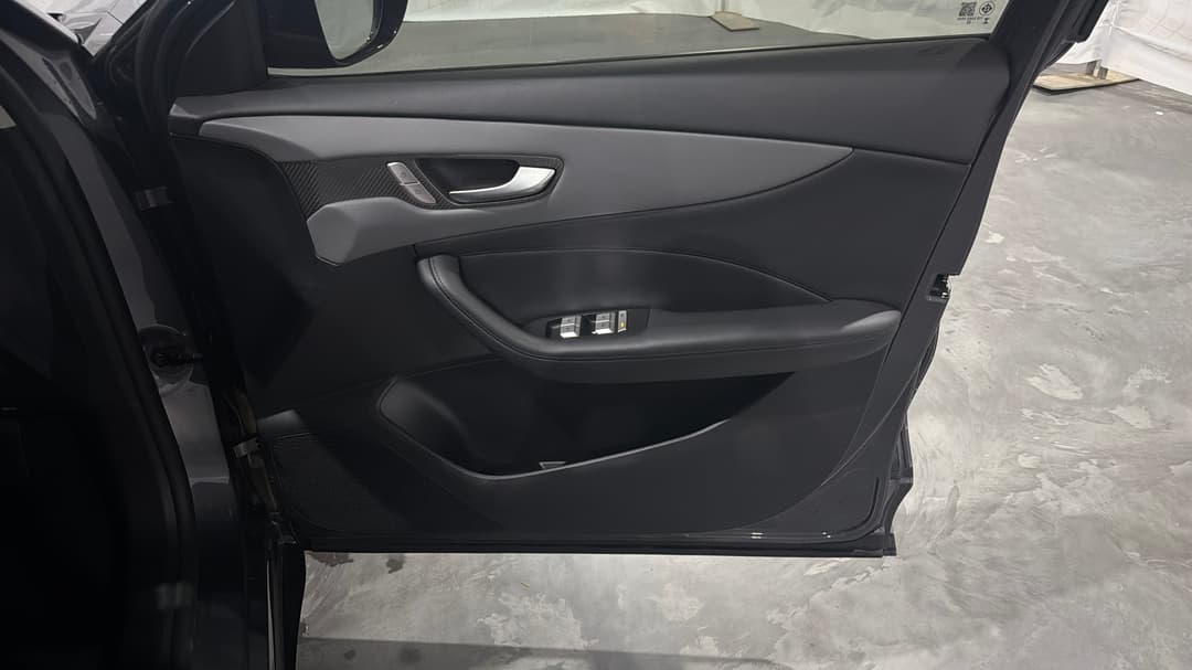 2025 MG Mgs5 Ev Excite 49, Automatic, 14395 km, Speaker View