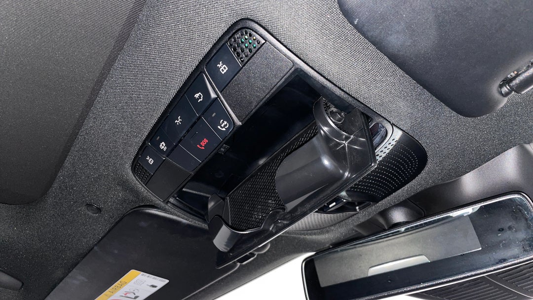 On-Roof Controls/Sunglass holder