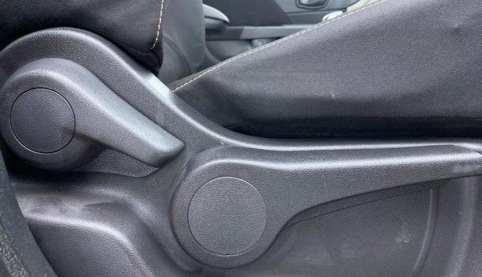 2018 Renault Captur RXE PETROL MT, Petrol, Manual, 6,607 km, Driver Side Adjustment Panel