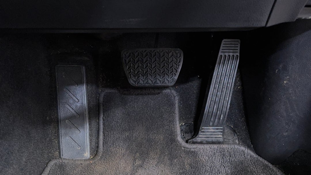 2021 Toyota Camry Sx Hybrid, Automatic, 50057 km, Pedals and Footmat