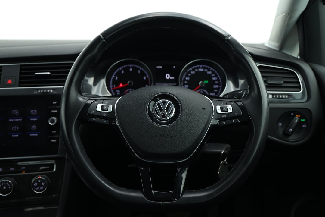 2019 Volkswagen Golf 110 Tsi Trendline, Automatic, 74852 km, Steering Wheel Close-up