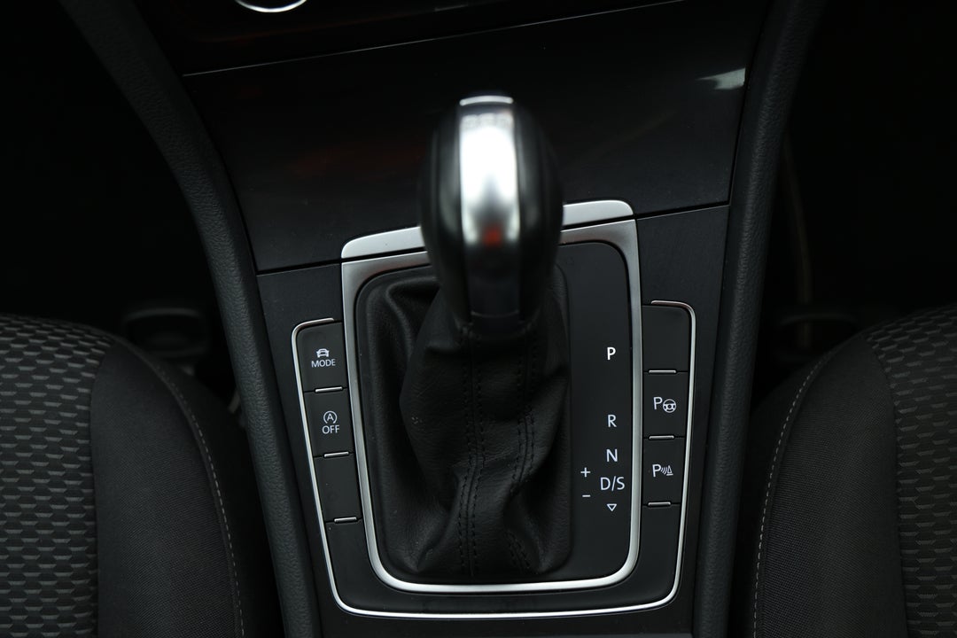 2019 Volkswagen Golf 110 Tsi Trendline, Automatic, 74852 km, Gear Lever 