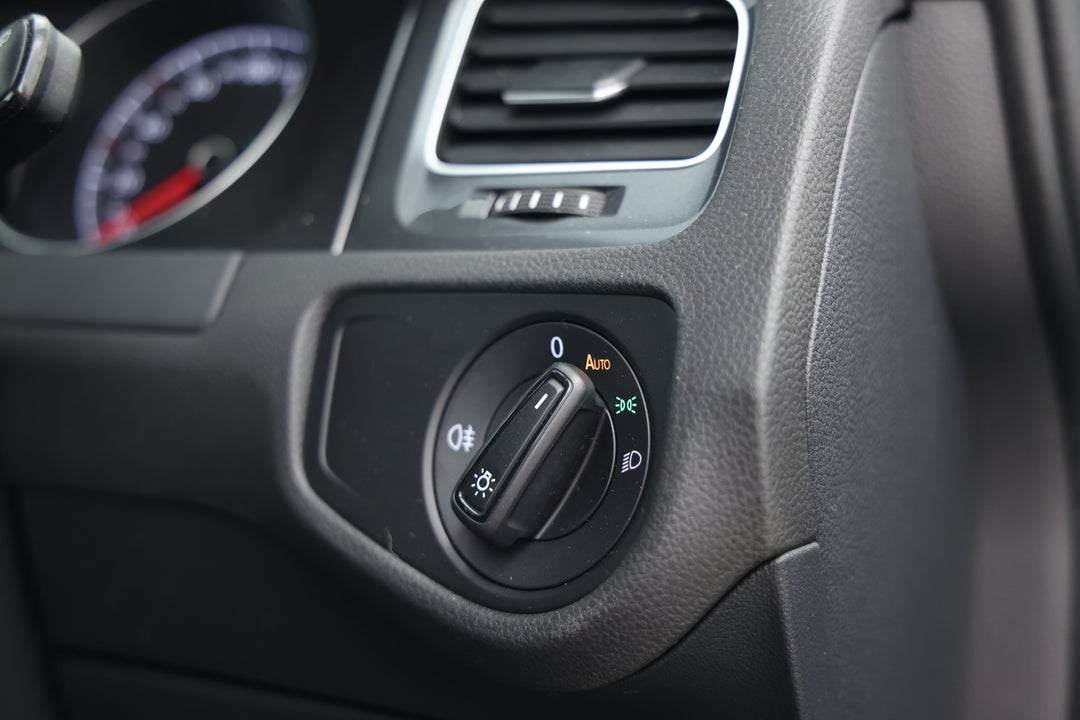 2019 Volkswagen Golf 110 Tsi Trendline, Automatic, 74852 km, Utility Switches/Buttons