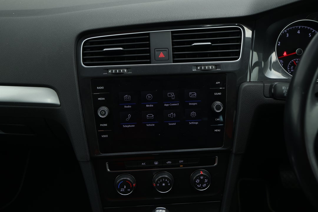 2019 Volkswagen Golf 110 Tsi Trendline, Automatic, 74852 km, Center Console