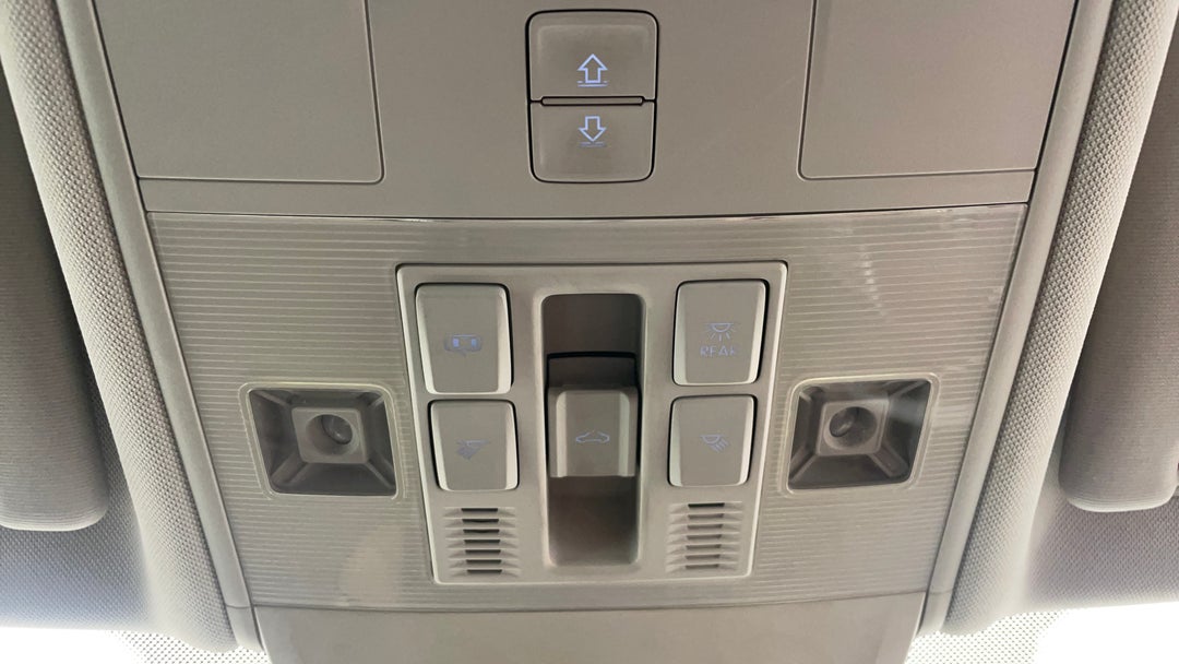 On-Roof Controls/Sunglass holder