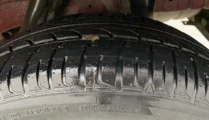2018 Mahindra KUV 100 NXT K8 P 6 STR, Petrol, Manual, 33,091 km, Left Rear Tyre Tread