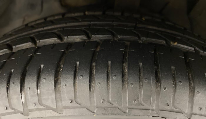 2016 Tata Zest XMS RT, Petrol, Manual, 47,032 km, Left Front Tyre Tread