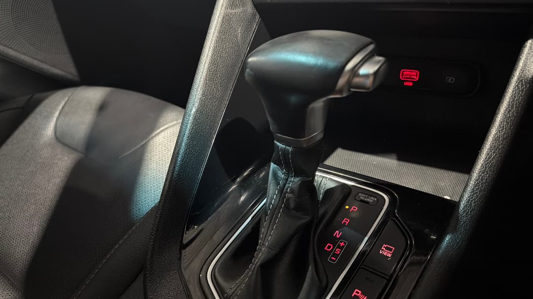 2021 Kia Niro Hev Sport (hybrid), Automatic, 109028 km, Gear Lever 