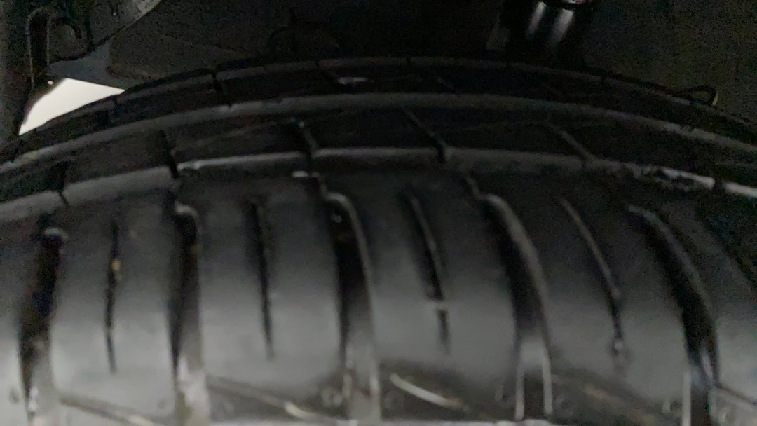 Right Front Tyre Tread