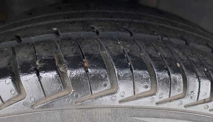 2017 Datsun Redi Go T (O), Petrol, Manual, 53,426 km, Right Front Tyre Tread