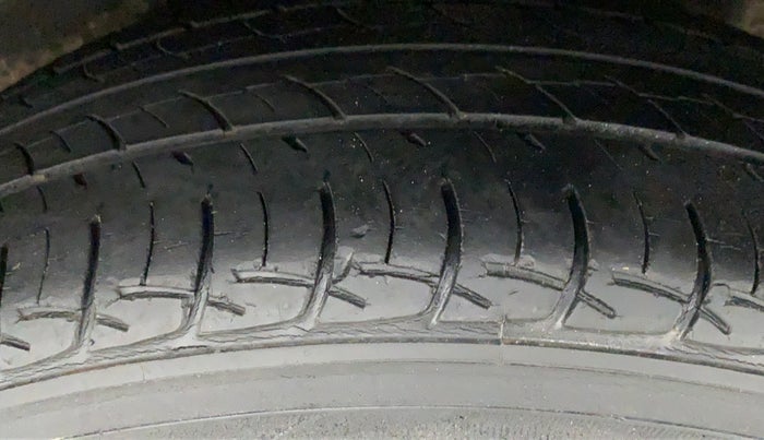 2014 Honda Amaze 1.2L I-VTEC E, Petrol, Manual, 17,202 km, Left Rear Tyre Tread
