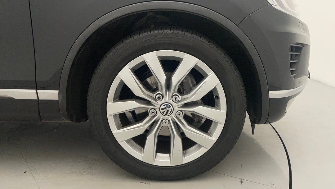 2016 Volkswagen Touareg V6 Tdi, Automatic, 81908 km, Right Front Wheel