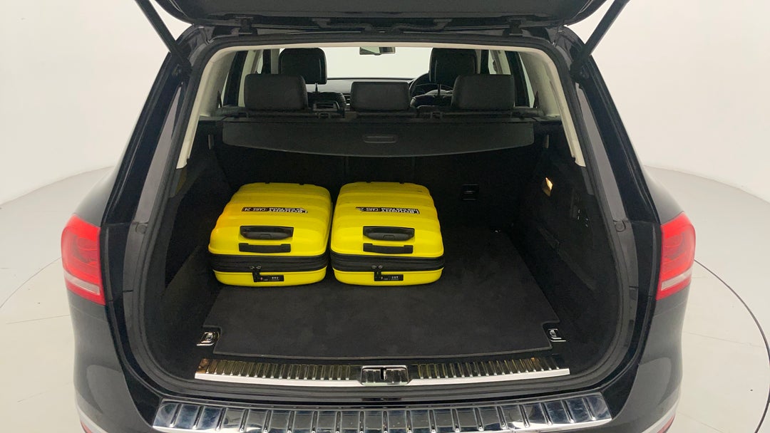 2016 Volkswagen Touareg V6 Tdi, Automatic, 81908 km, Boot Inside View with Luggage