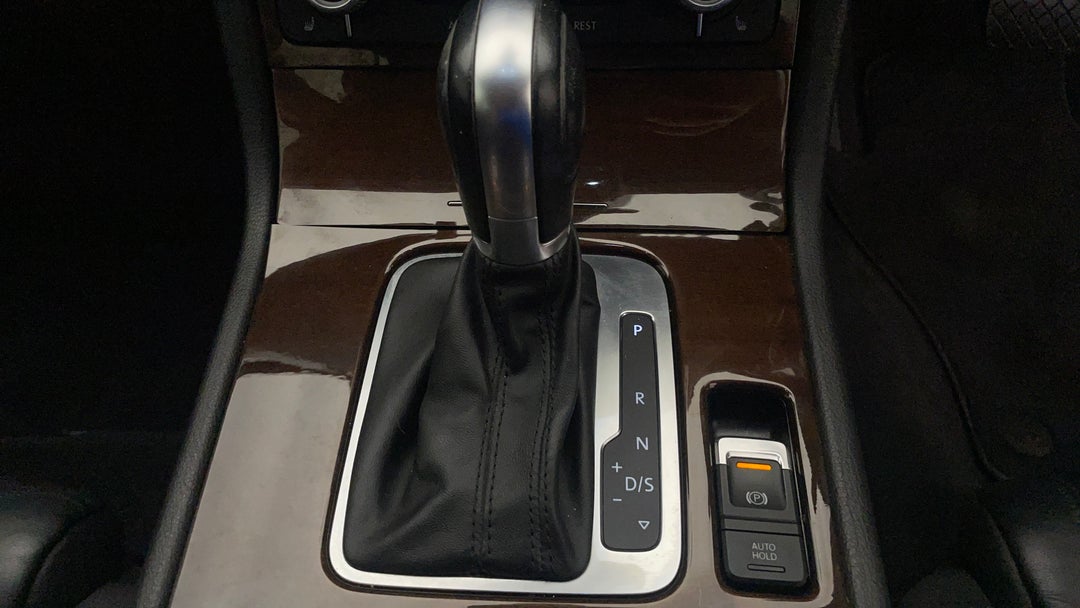 2016 Volkswagen Touareg V6 Tdi, Automatic, 81908 km, Gear Lever 