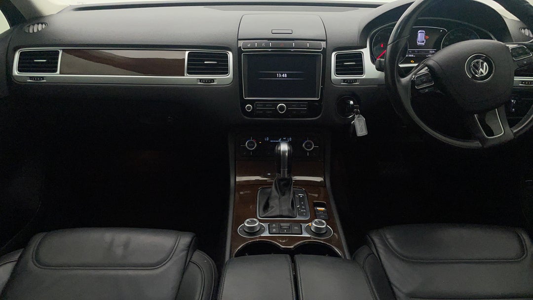 2016 Volkswagen Touareg V6 Tdi, Automatic, 81908 km, Center Console