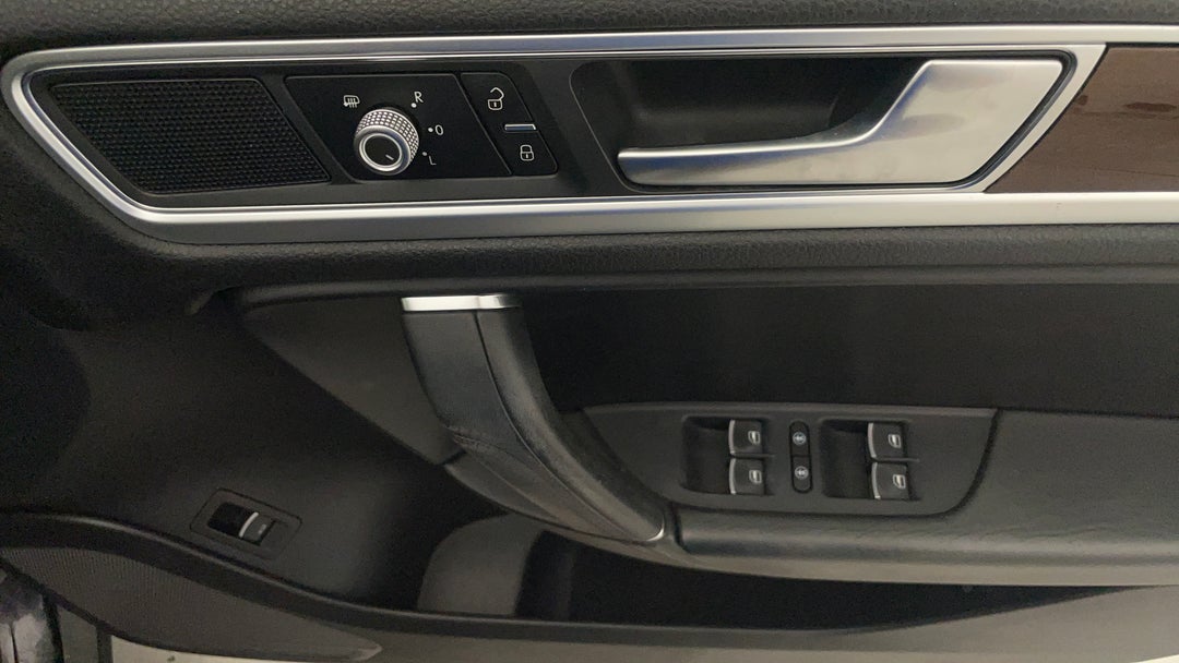 2016 Volkswagen Touareg V6 Tdi, Automatic, 81908 km, Drivers Side Door Panel Controls