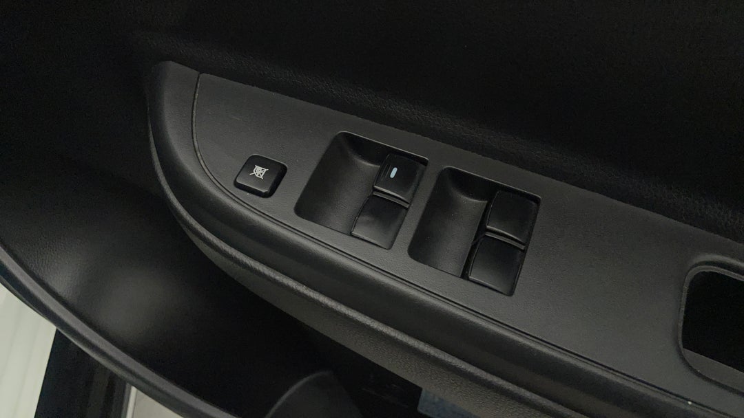 2019 Mitsubishi Triton Glx Plus (4x4), Automatic, 103089 km, Drivers Side Door Panel Controls