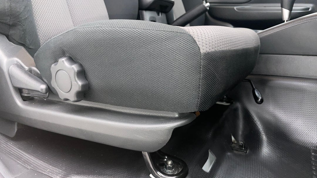 2019 Mitsubishi Triton Glx Plus (4x4), Automatic, 103089 km, Drivers Side Adjustment Panel