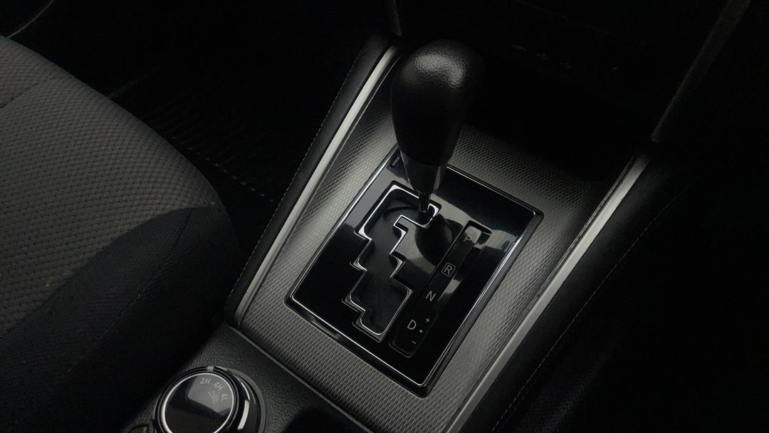 2019 Mitsubishi Triton Glx Plus (4x4), Automatic, 103089 km, Gear Lever 