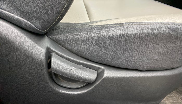 2018 Hyundai Grand i10 SPORTZ 1.2 KAPPA VTVT, Petrol, Manual, 43,312 km, Driver Side Adjustment Panel