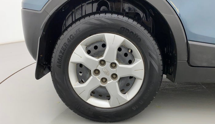 2020 Mahindra XUV300 W6 1.5 DIESEL, Diesel, Manual, 1,16,106 km, Right Rear Wheel