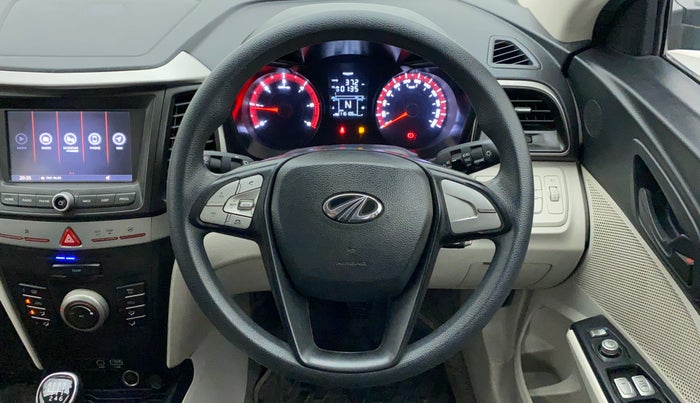 2020 Mahindra XUV300 W6 1.5 DIESEL, Diesel, Manual, 1,16,106 km, Steering Wheel Close Up