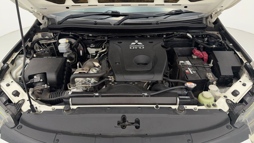 2016 Mitsubishi Pajero Sport Gls (4x4), Automatic, 169278 km, Open Bonnet (Engine)