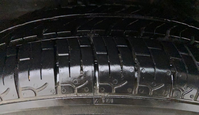 2021 Hyundai NEW SANTRO SPORTZ EXECUTIVE CNG, CNG, Manual, 21,577 km, Right Front Tyre Tread