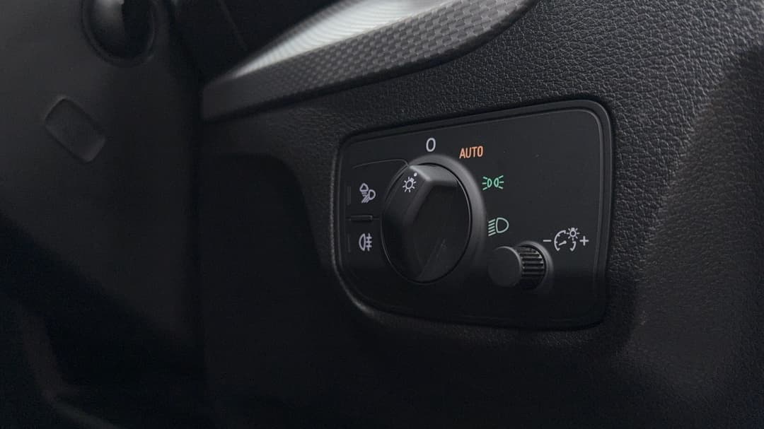 2021 Audi Q2 35 Tfsi, Automatic, 48174 km, Utility Switches/Buttons