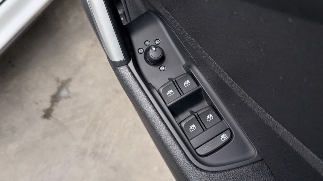 2021 Audi Q2 35 Tfsi, Automatic, 48174 km, Drivers Side Door Panel Controls