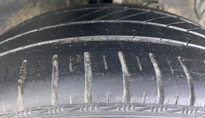 2017 Hyundai Xcent E PLUS, Petrol, Manual, 41,989 km, Right Front Tyre Tread