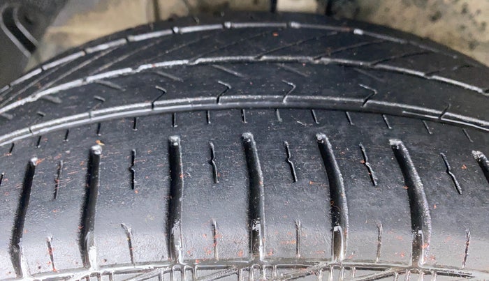 2017 Hyundai Xcent E PLUS, Petrol, Manual, 41,989 km, Left Front Tyre Tread