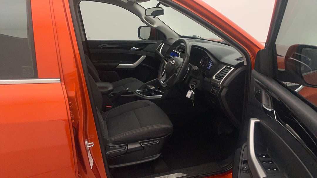 2022 LDV T60 Max Pro (4x4), Automatic, 67185 km, Right Side Front Door Cabin View