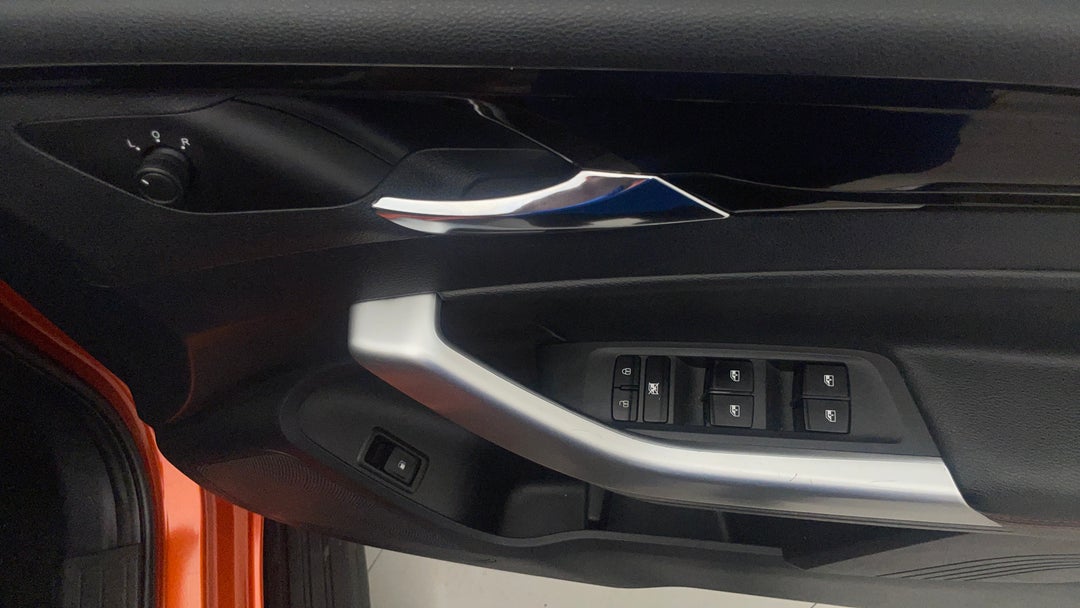 2022 LDV T60 Max Pro (4x4), Automatic, 67185 km, Drivers Side Door Panel Controls