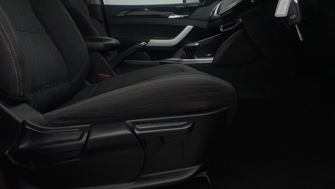 2022 LDV T60 Max Pro (4x4), Automatic, 67185 km, Drivers Side Adjustment Panel