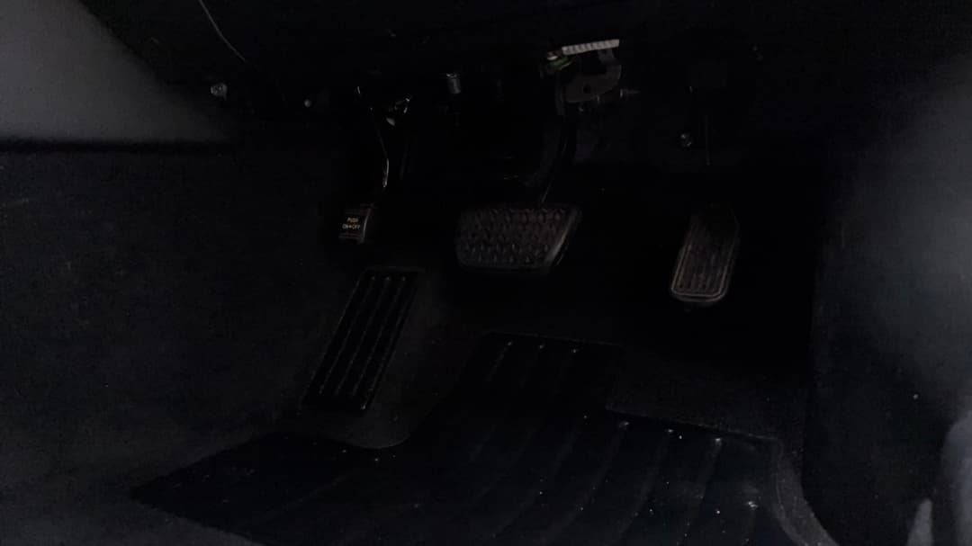 2015 Toyota Camry Altise, Automatic, 104135 km, Pedals and Footmat