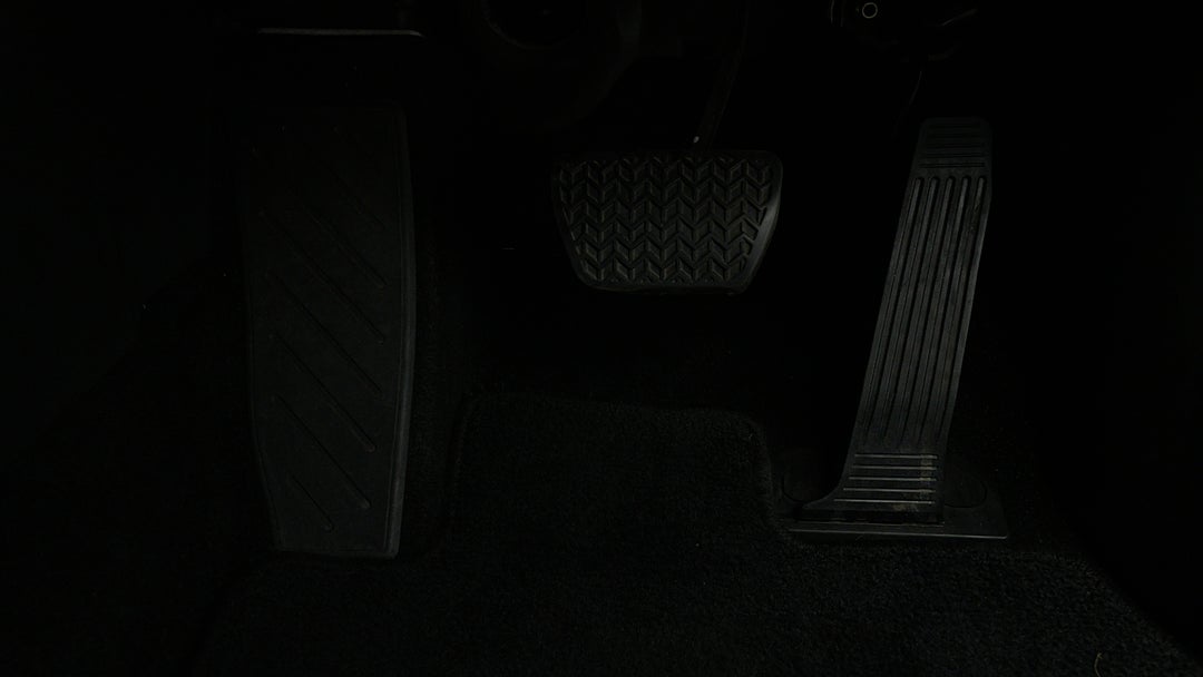 2023 Toyota RAV4 Gx (2WD) Hybrid, Automatic, 75617 km, Pedals and Footmat