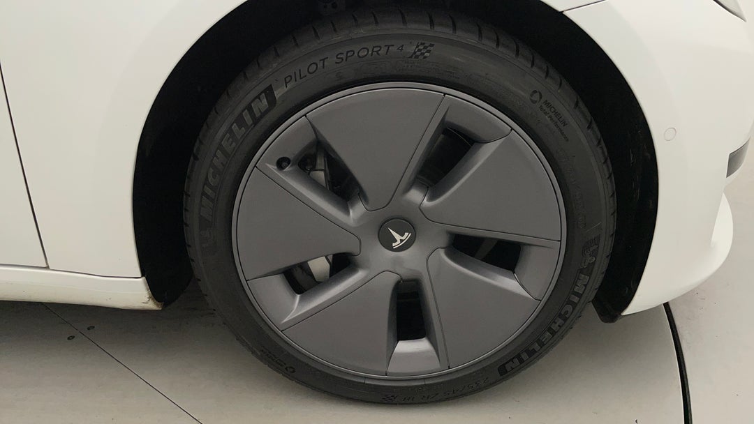 2020 Tesla Model 3 Standard Range RWD, Automatic, 50158 km, Right Front Wheel