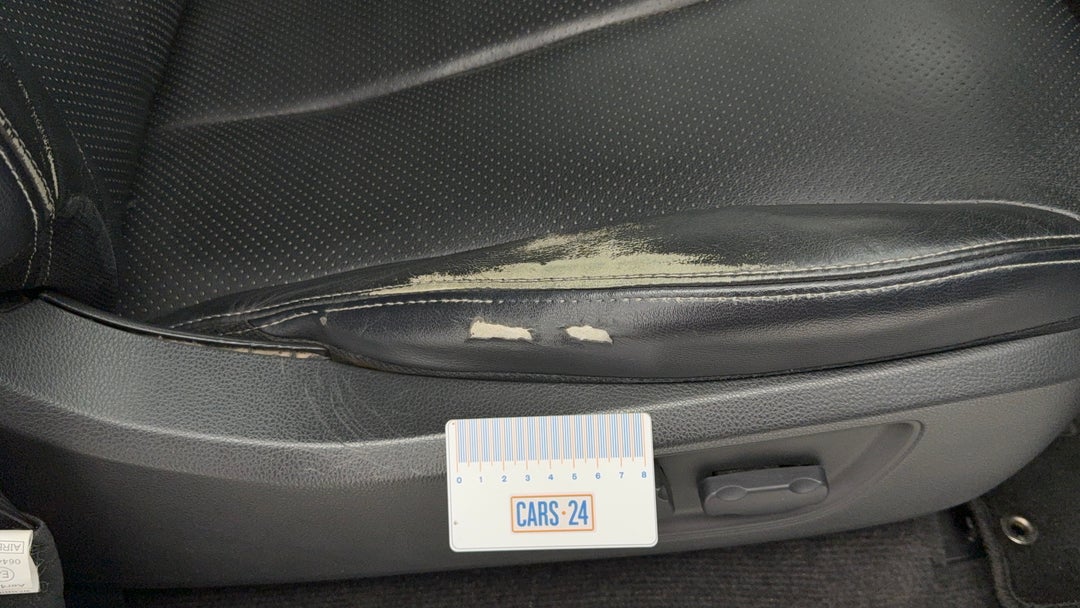 2019 Mitsubishi Triton Gls (4x4) Premium, Automatic, 140281 km, Seats Front RHS Wear