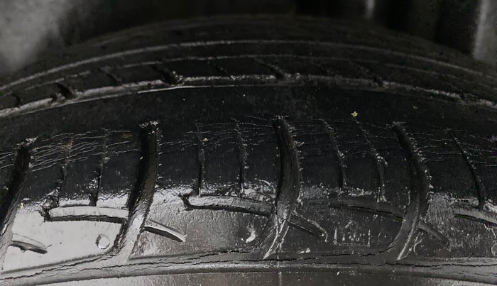 2017 Maruti Ciaz ZETA 1.4  AT PETROL, Petrol, Automatic, 52,650 km, Left Rear Tyre Tread