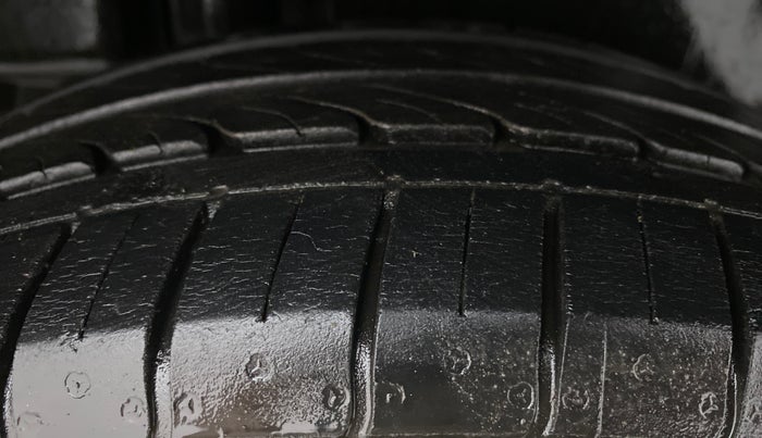 2017 Maruti Ciaz ZETA 1.4  AT PETROL, Petrol, Automatic, 52,743 km, Right Rear Tyre Tread
