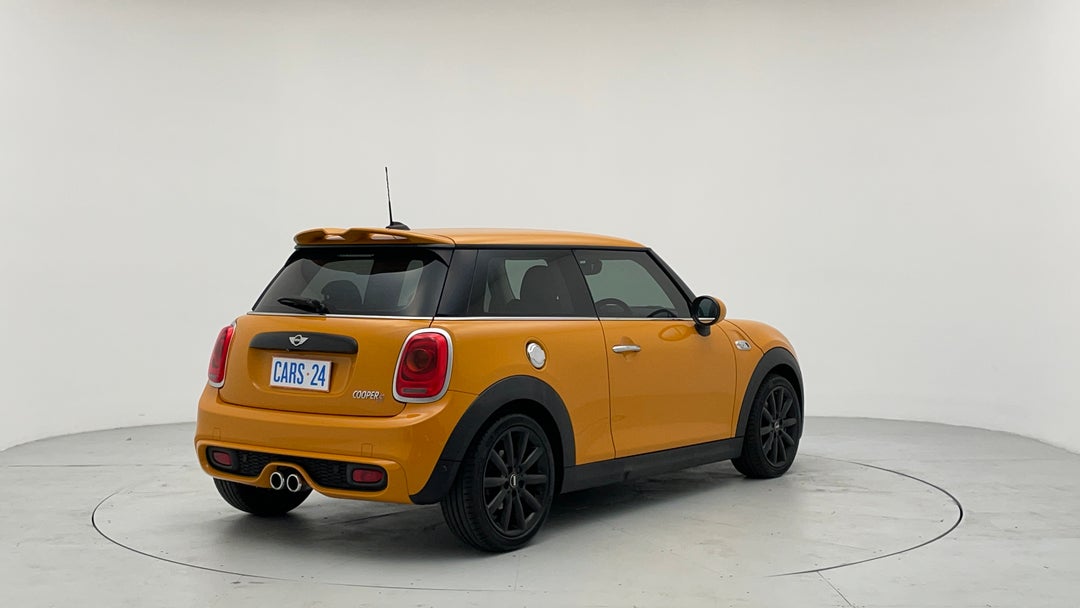 Right Back Diagonal (45- Degree) View