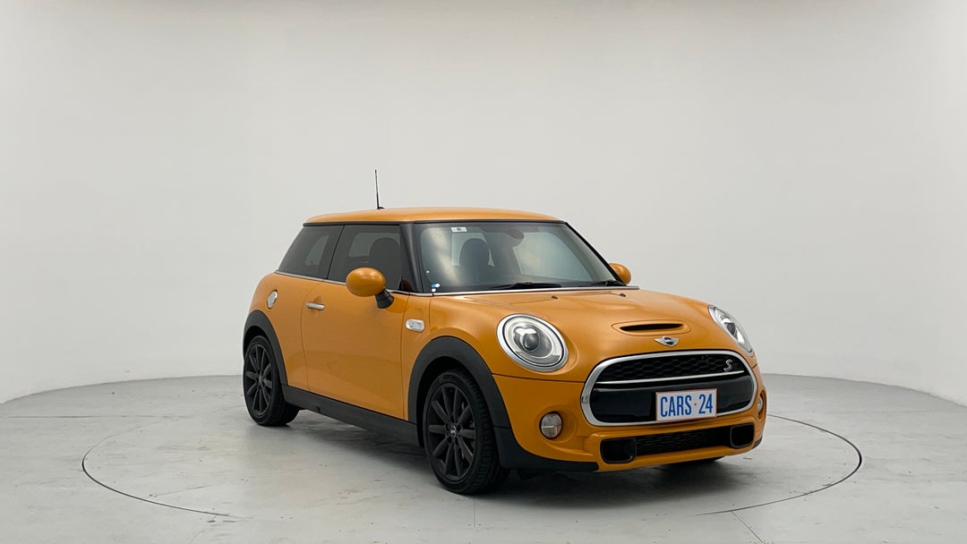 Right Front Diagonal (45- Degree) View