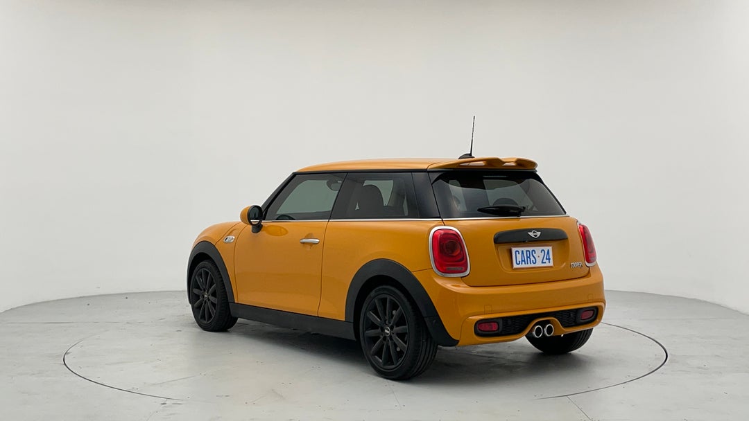 Left Back Diagonal (45- Degree) View