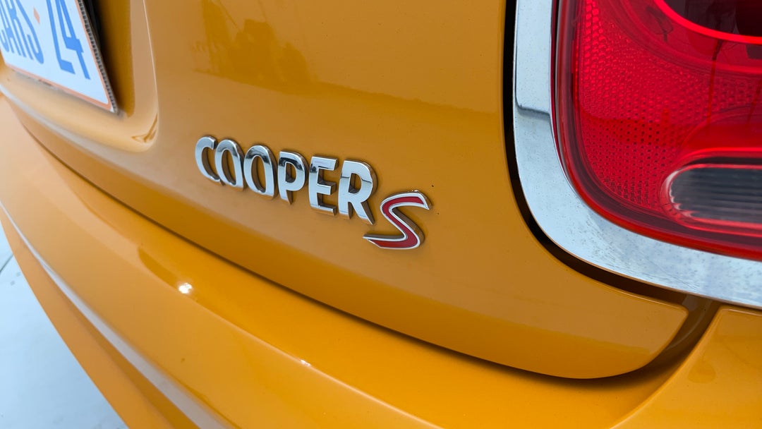 Badge (Boot Right Side)