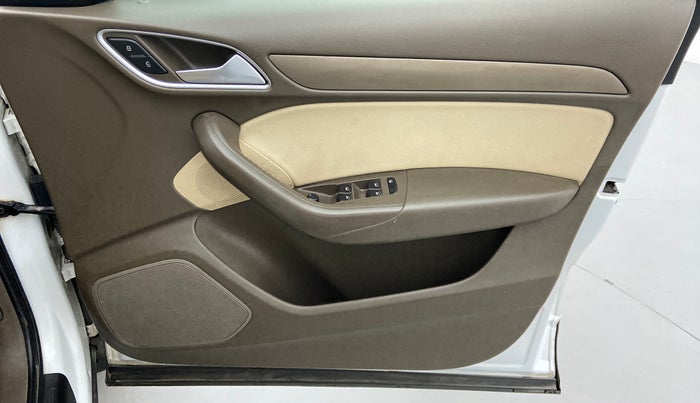 2014 Audi Q3 2.0 TDI MT S EDITION, Diesel, Manual, 94,146 km, Driver Side Door Panels Control