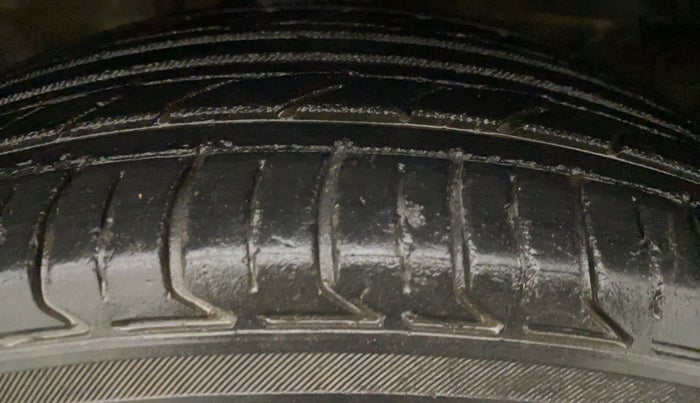 2013 Honda City 1.5L I-VTEC V MT, Petrol, Manual, 1,11,836 km, Right Front Tyre Tread