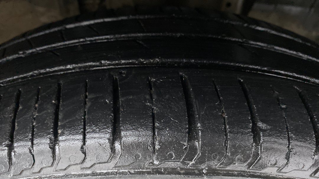 Right Front Tyre Tread